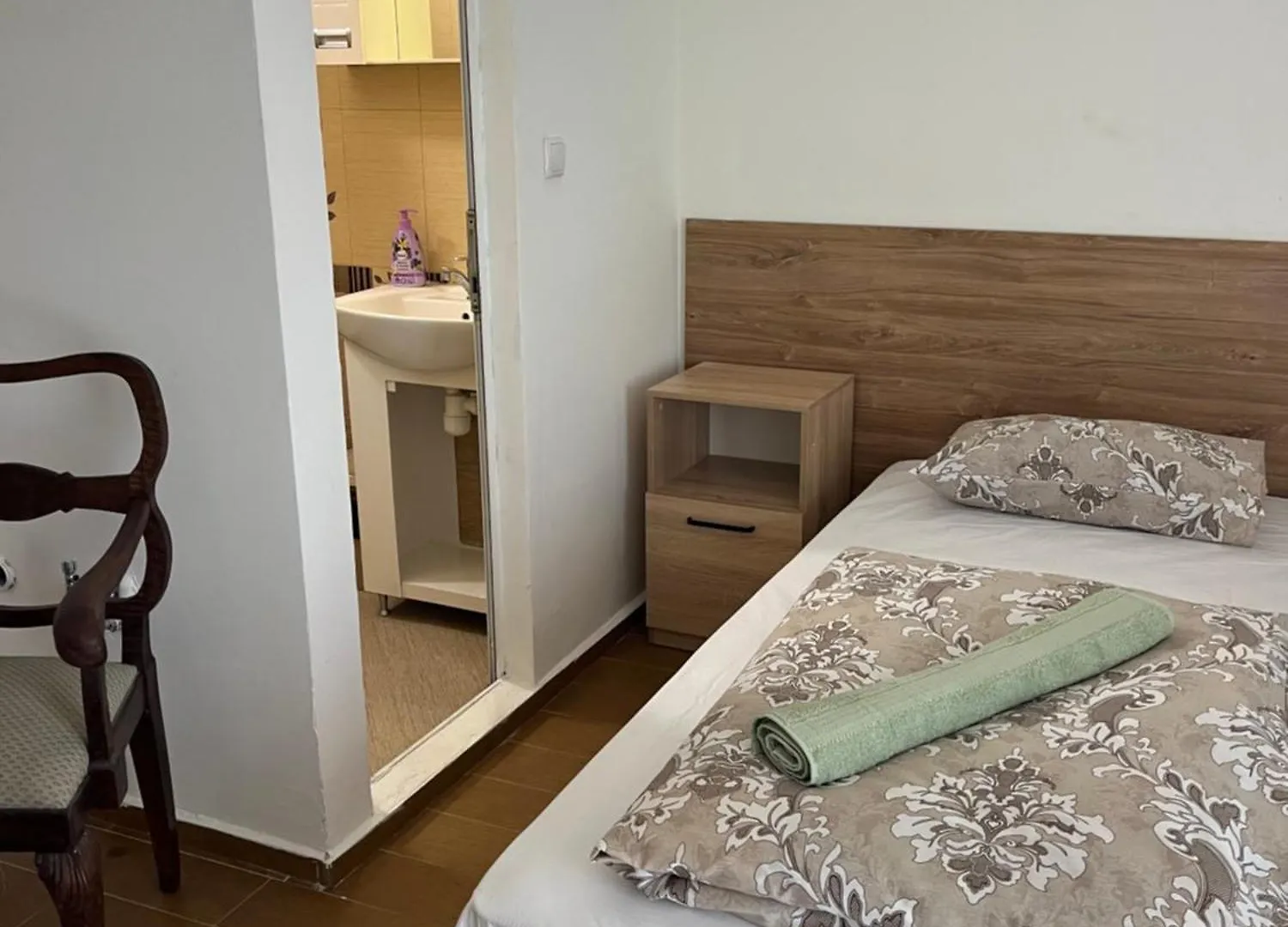 En-Suite Rooms: Novа Guesthouse In Sofia Center بلغاريا