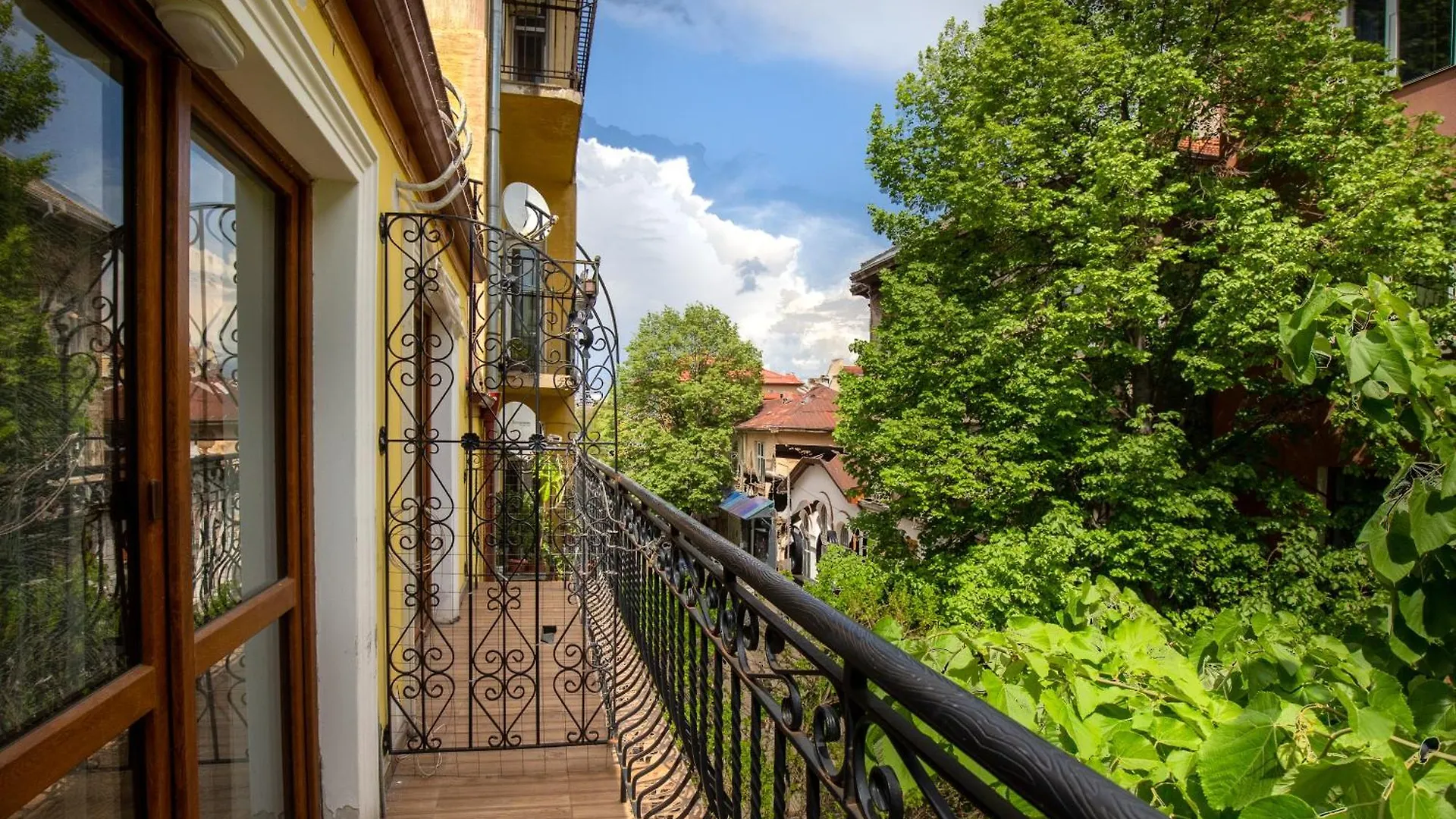 بيت ضيافة En-Suite Rooms: Novа Guesthouse In Sofia Center