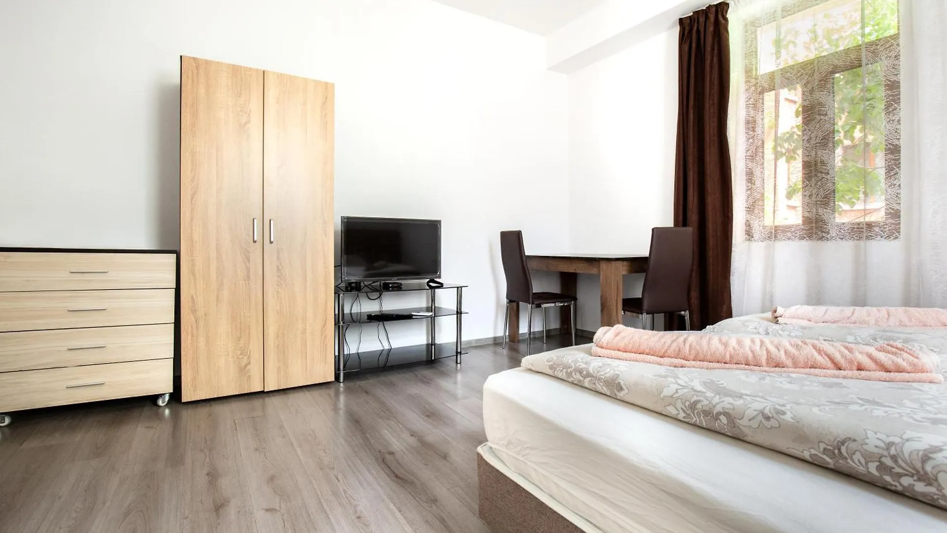 En-Suite Rooms: Novа Guesthouse In Sofia Center 2*,  بلغاريا
