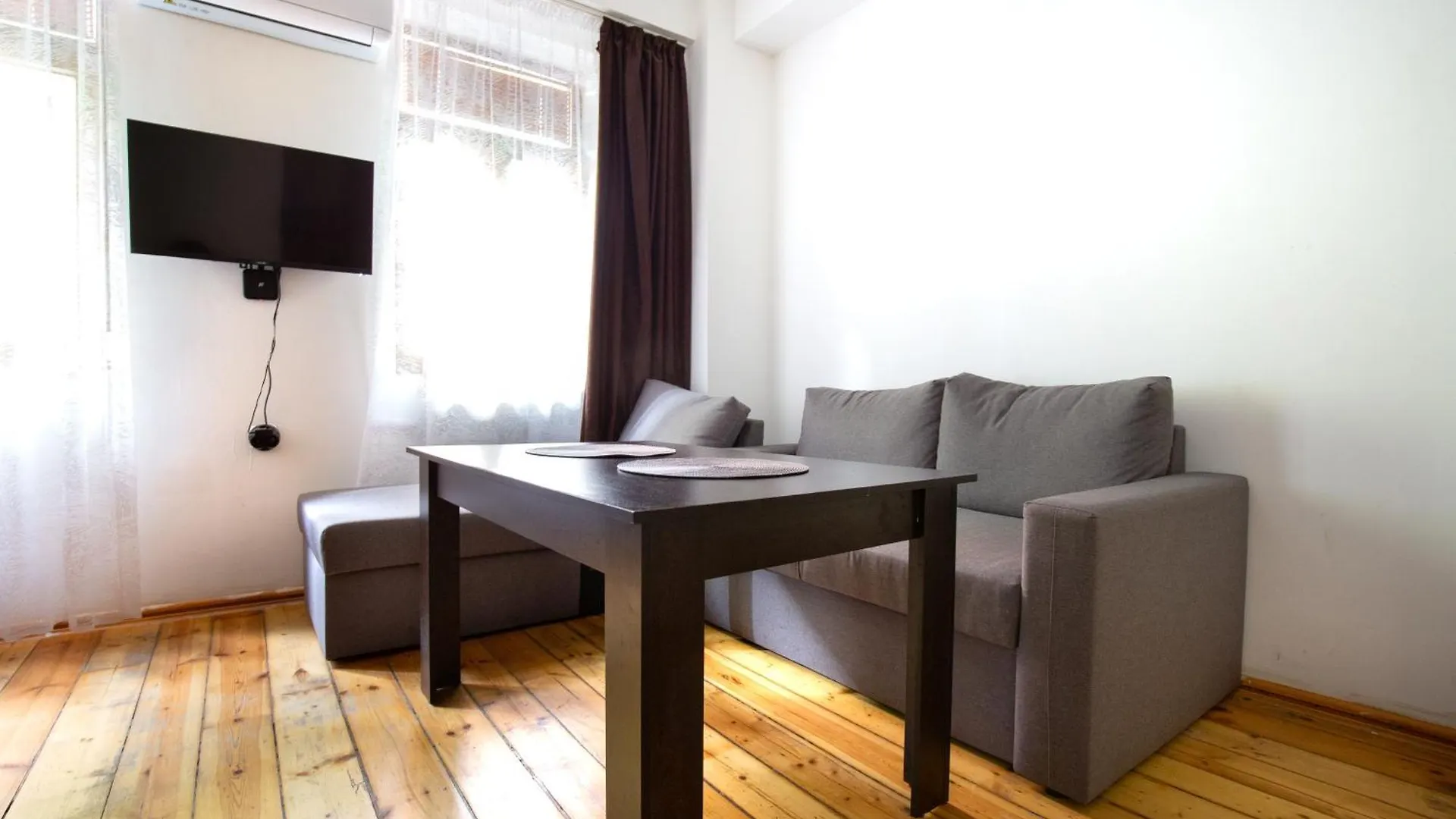 En-Suite Rooms: Novа Guesthouse In Sofia Center بيت ضيافة