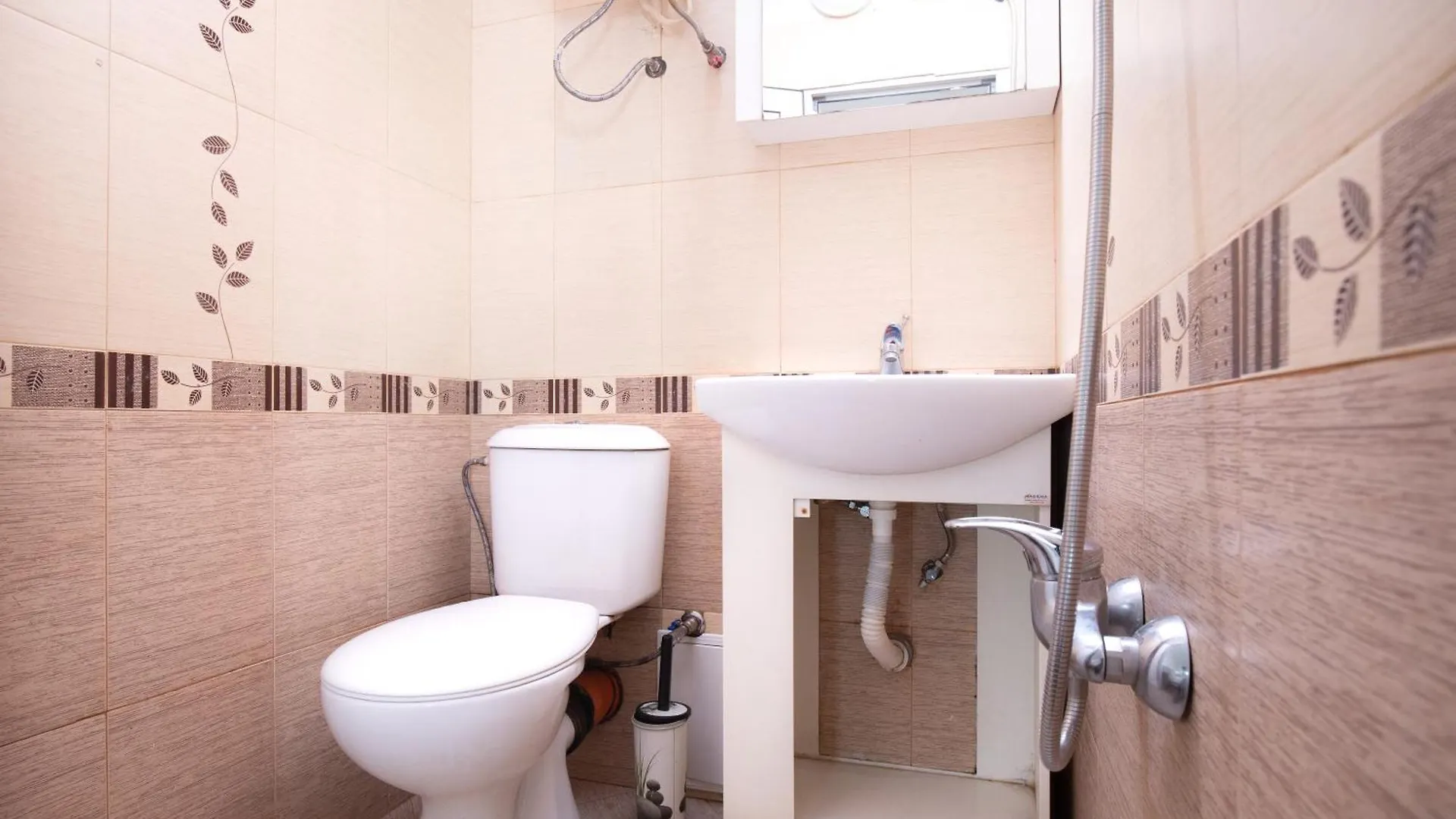 En-Suite Rooms: Novа Guesthouse In Sofia Center Konukevi