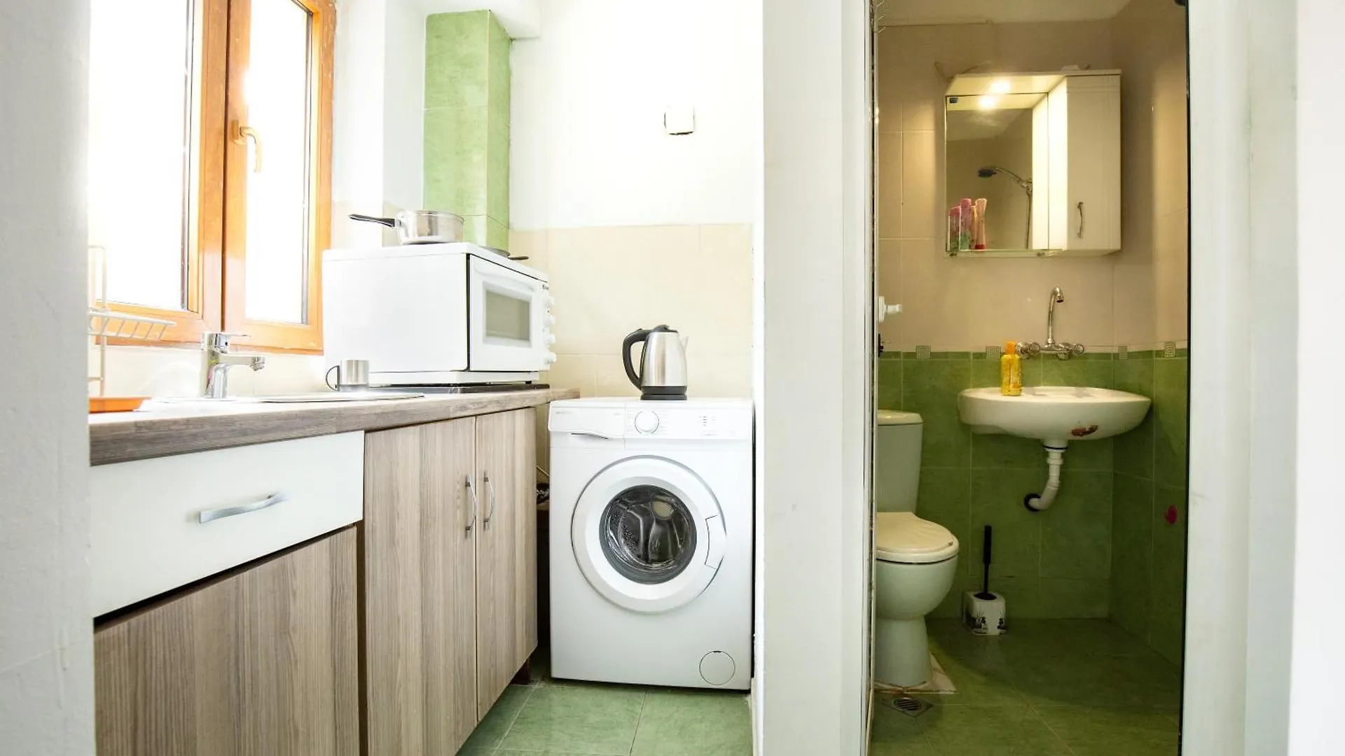En-Suite Rooms: Novа Guesthouse In Sofia Center Konukevi